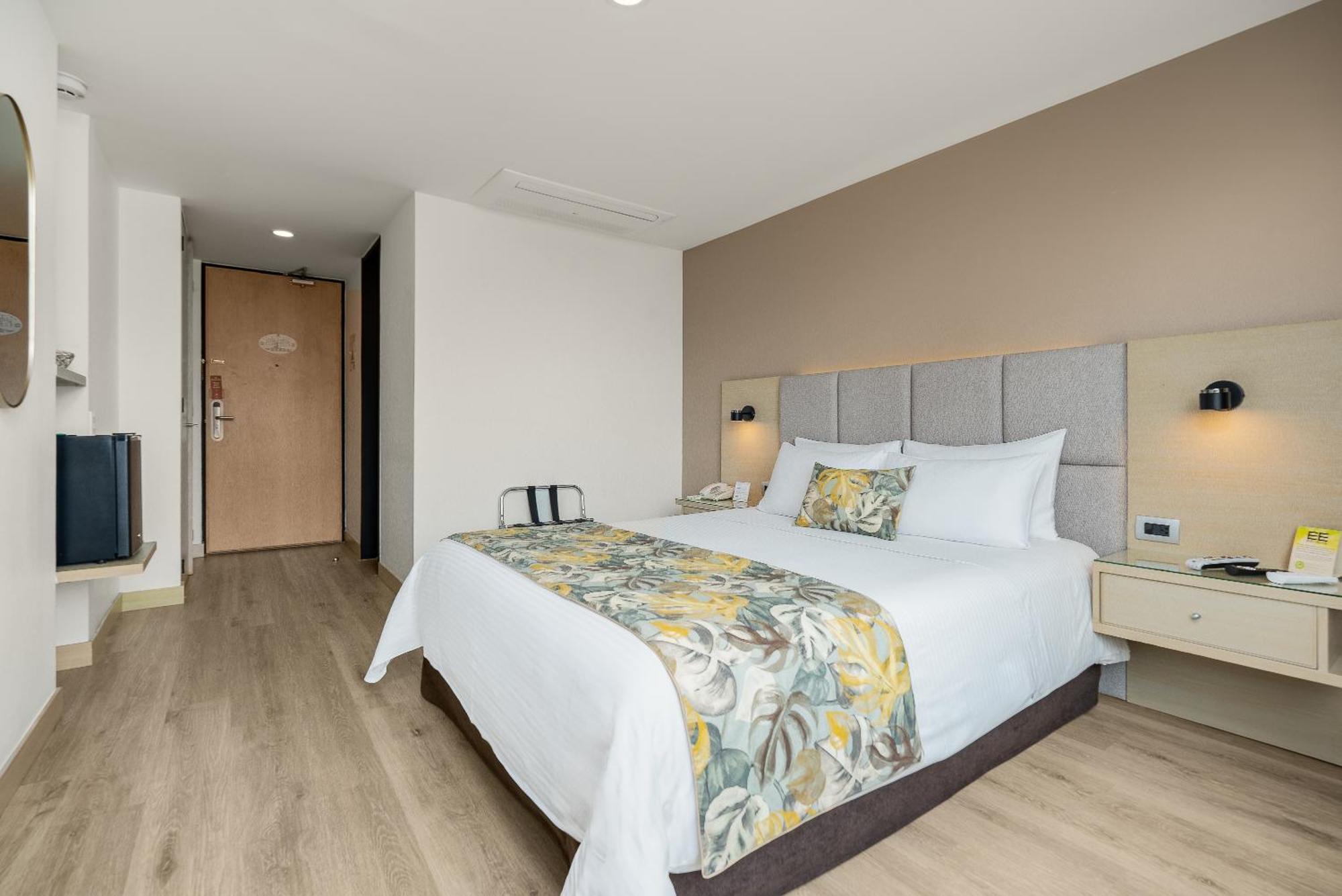 Novelty Suites Hotel Medellin Exterior photo