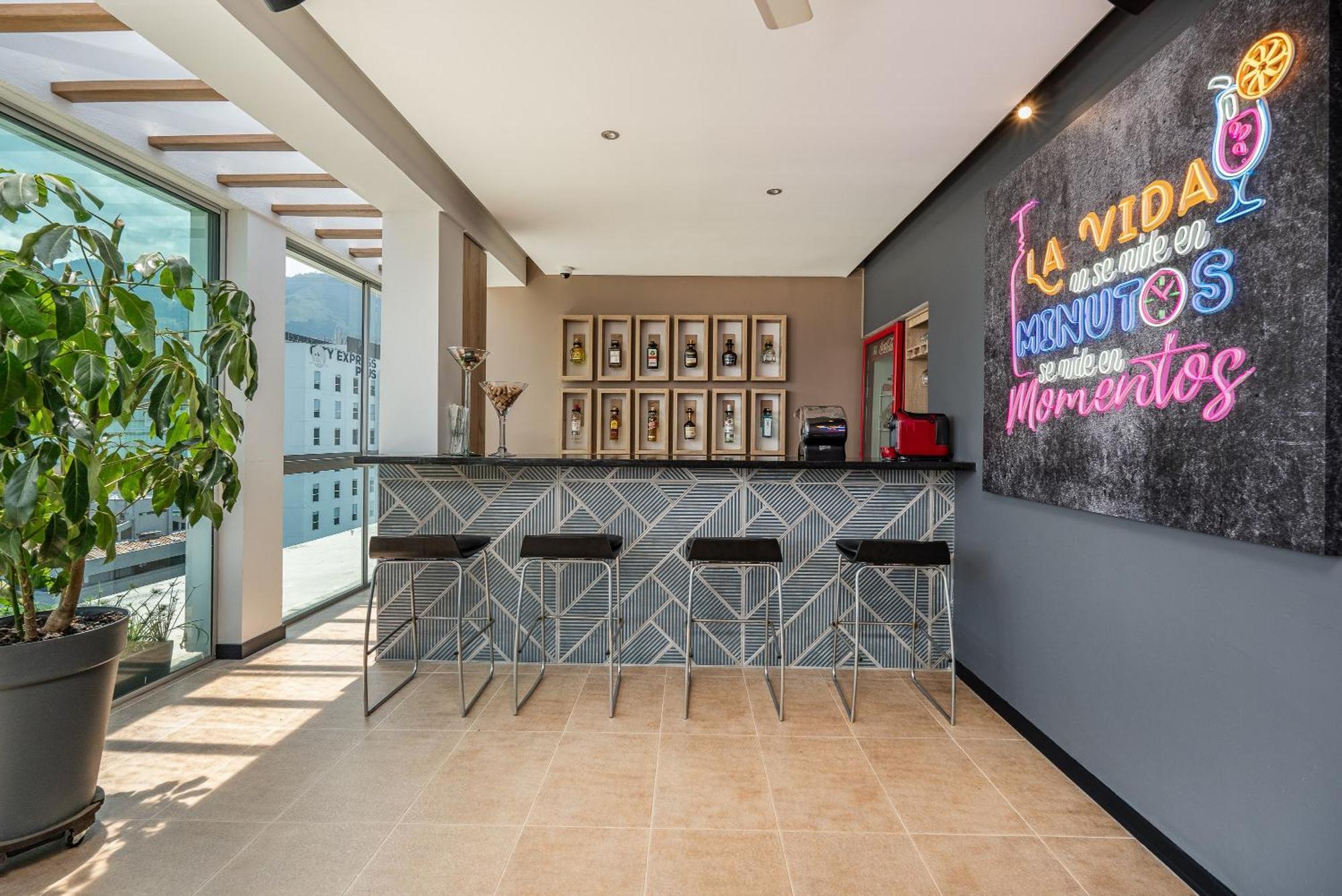Novelty Suites Hotel Medellin Exterior photo